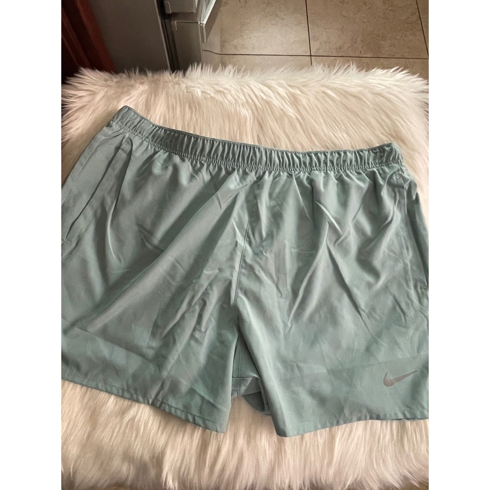 Nike Challenger Men's Running Shorts Dri-FIT Green Back Pocket Size XXL New - Picture 3 of 8